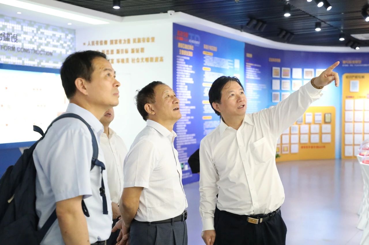 中国企业改革与发展研究会彭华岗会长一行到访通鼎集团考察交流